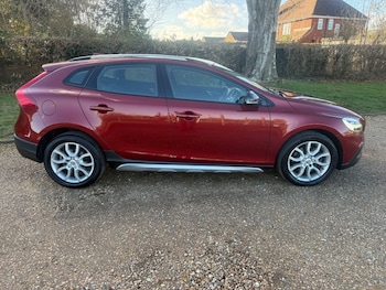 Used Volvo V40 2017 for sale - 77798150: Photo