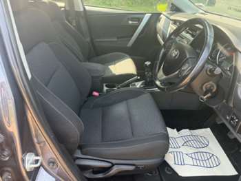 Used Toyota Auris 2015 for sale - 74954511: Photo