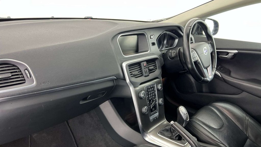 Used Volvo V40 2014 for sale - 77065036: Photo 10