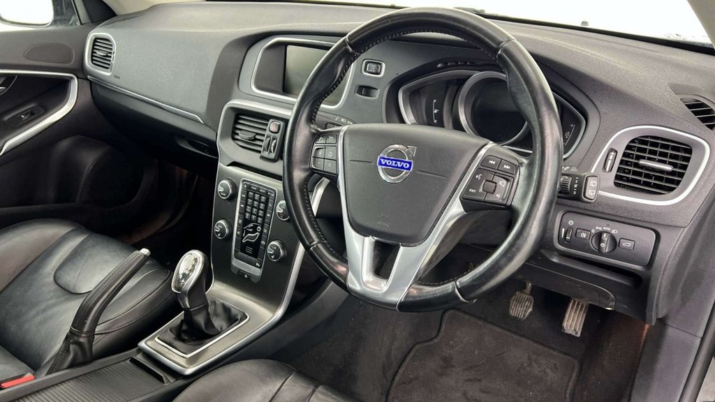 Used Volvo V40 2014 for sale - 77065036: Photo 4