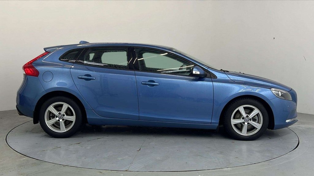 Used Volvo V40 2015 for sale - 77905434: Photo 2