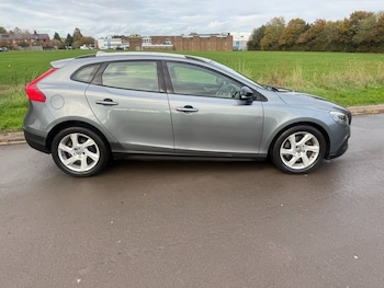 Used Volvo V40 Cross Country 2015 for sale - 76323699: Photo 2