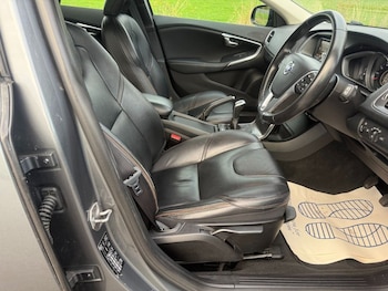 Used Volvo V40 Cross Country 2015 for sale - 76323699: Photo 4