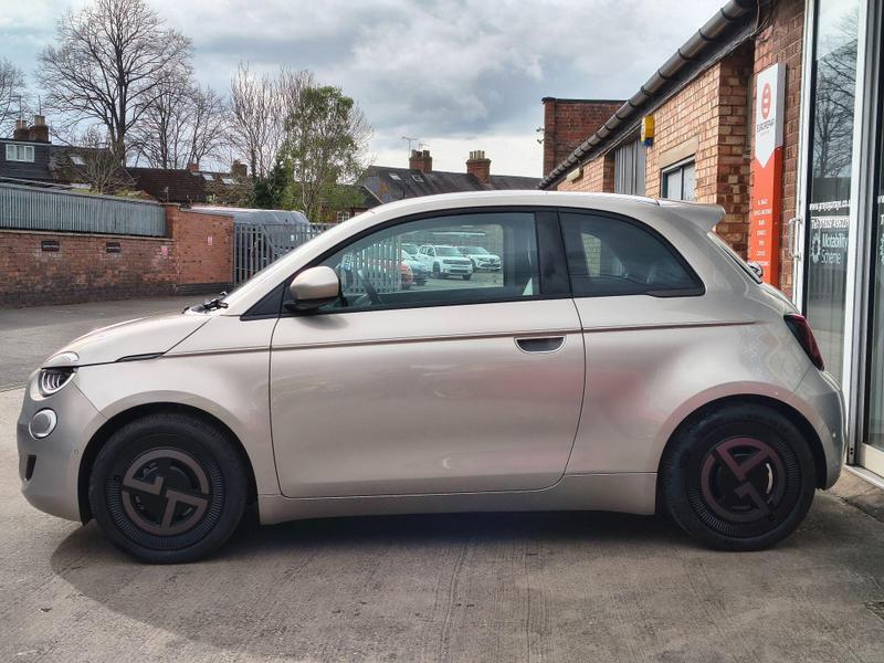 Used Fiat 500e 2025 for sale - 78123449: Photo 8