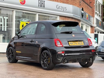 Used Abarth 695 2024 for sale - 76882820: Photo