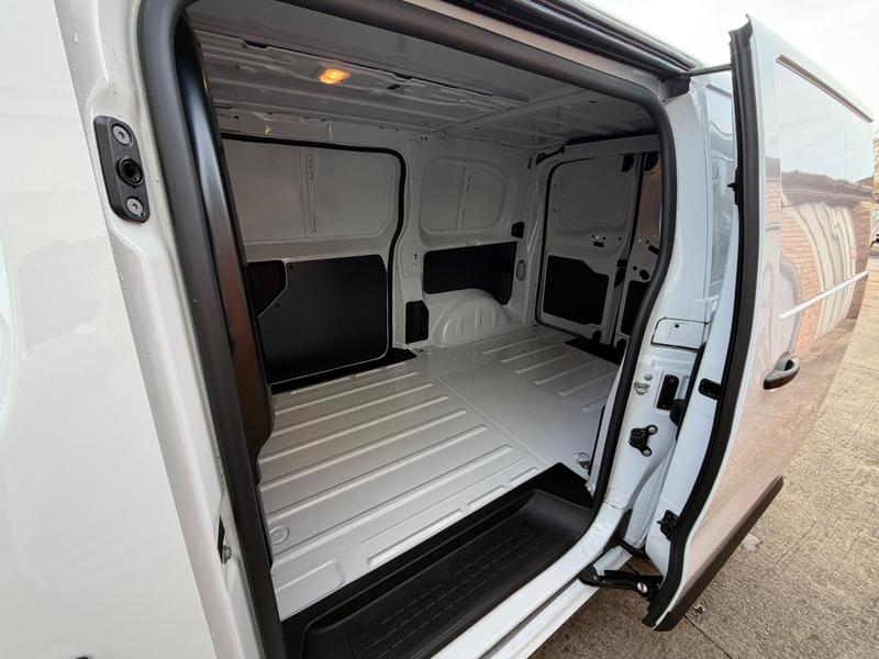 Used Vauxhall Vivaro 2023 for sale - 76888095: Photo 17