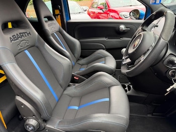 Used Abarth 695 2023 for sale - 78552342: Photo