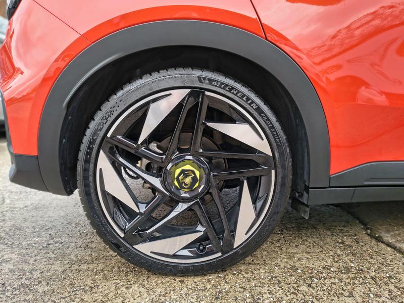 Used Abarth 600e 2025 for sale - 76882748: Photo 16