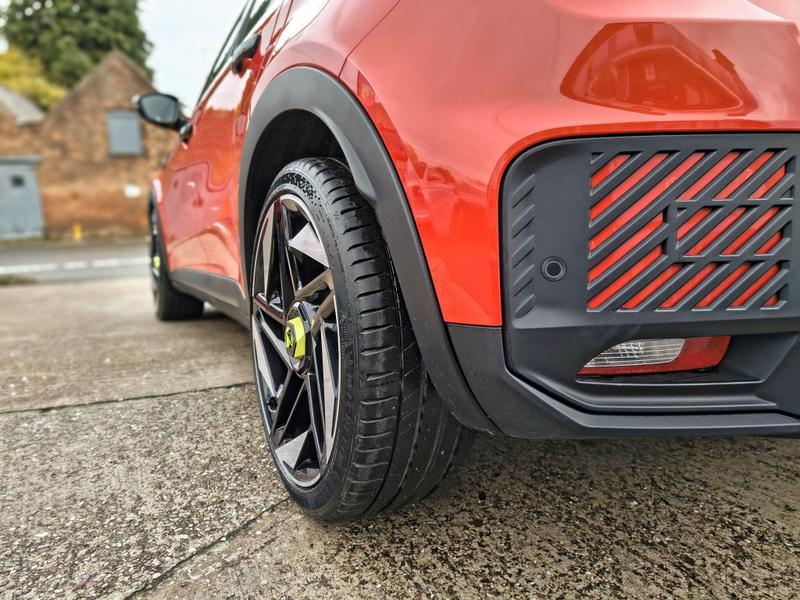 Used Abarth 600e 2025 for sale - 76882748: Photo 24