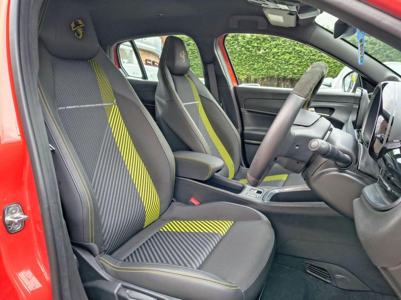 Used Abarth 600e 2025 for sale - 76882748: Photo 32