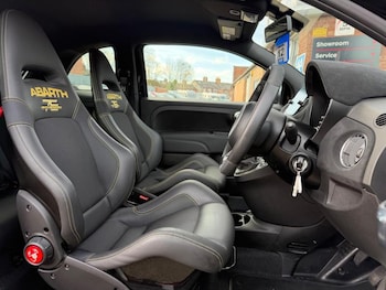 Used Abarth 695 2024 for sale - 78123434: Photo