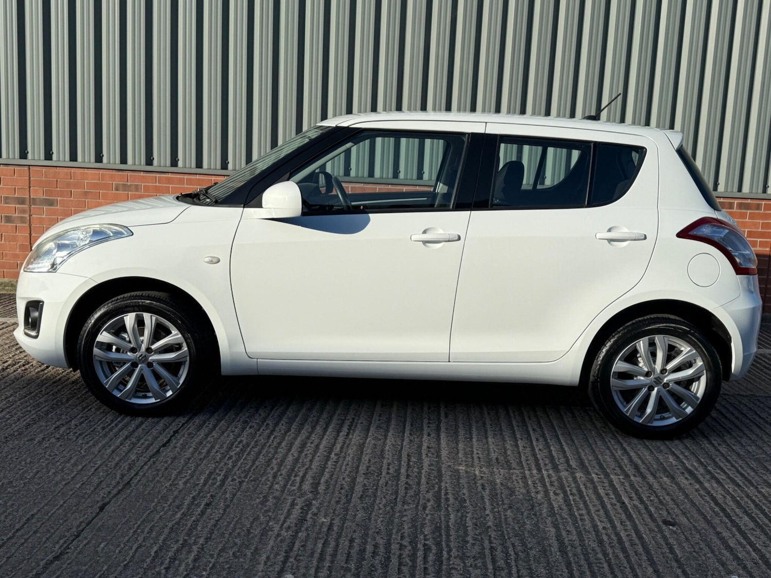 Used Suzuki Swift 2015 for sale - 77738585: Photo 12