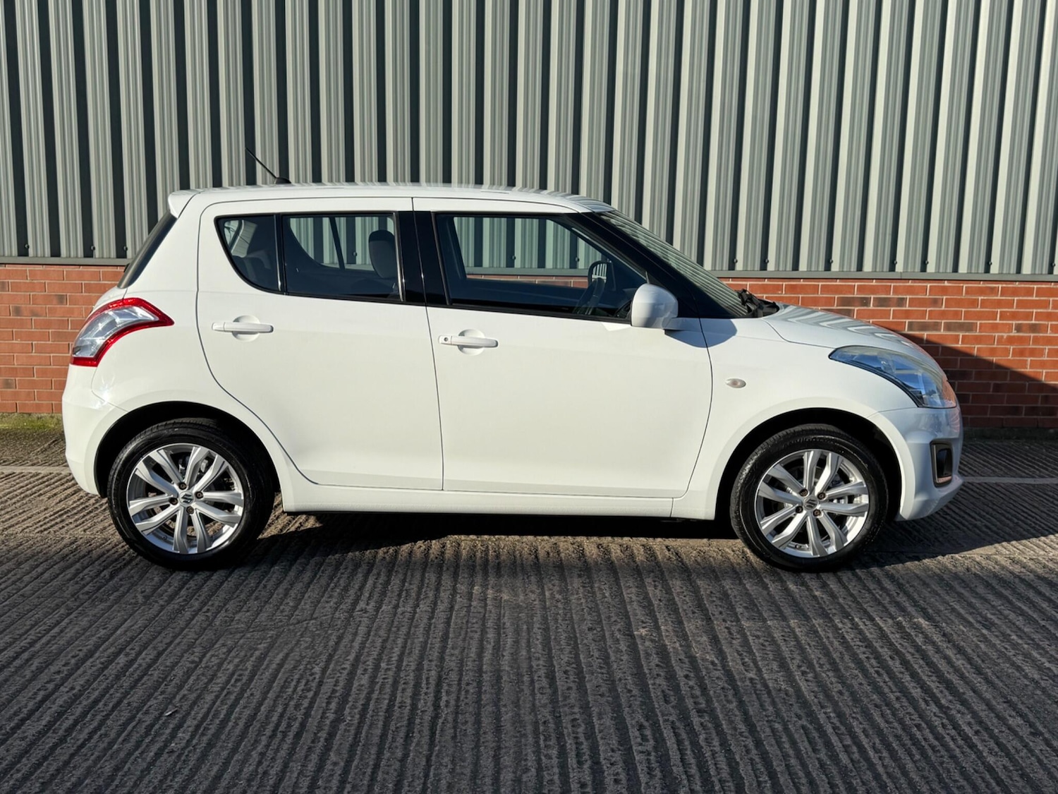 Used Suzuki Swift 2015 for sale - 77738585: Photo 15