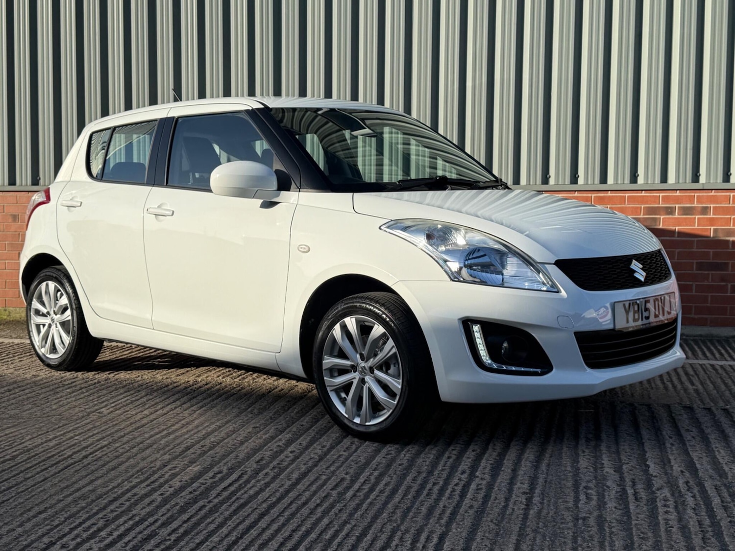 Used Suzuki Swift 2015 for sale - 77738585: Photo 3