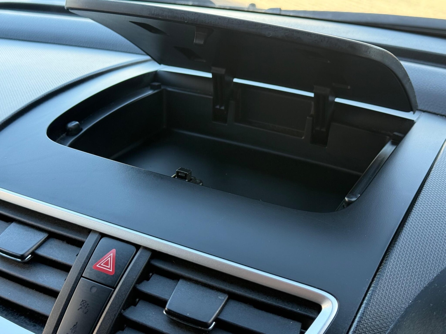 Used Suzuki Swift 2015 for sale - 77738585: Photo 36