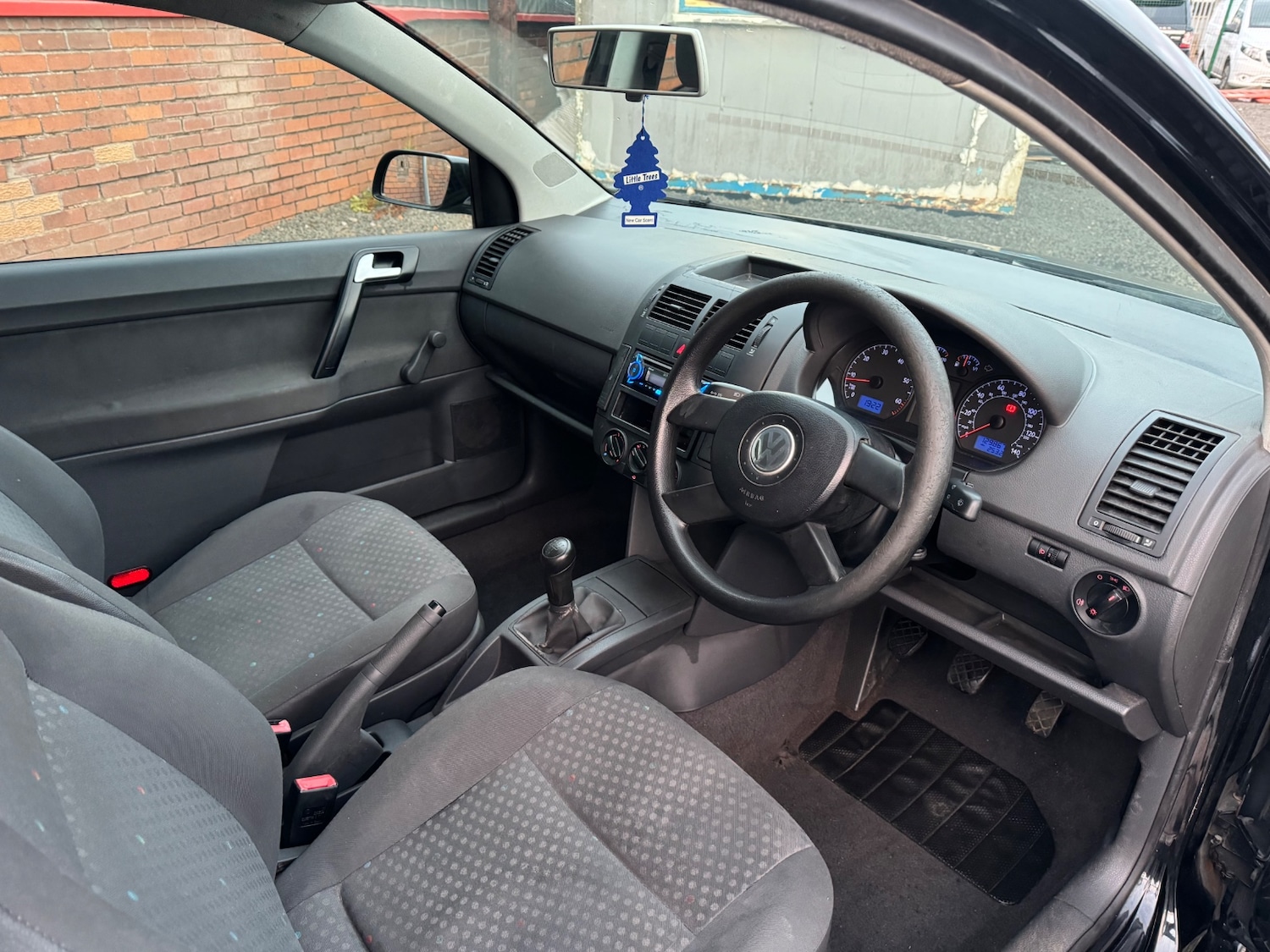 Used Volkswagen Polo 2004 for sale - 76589938: Photo 9