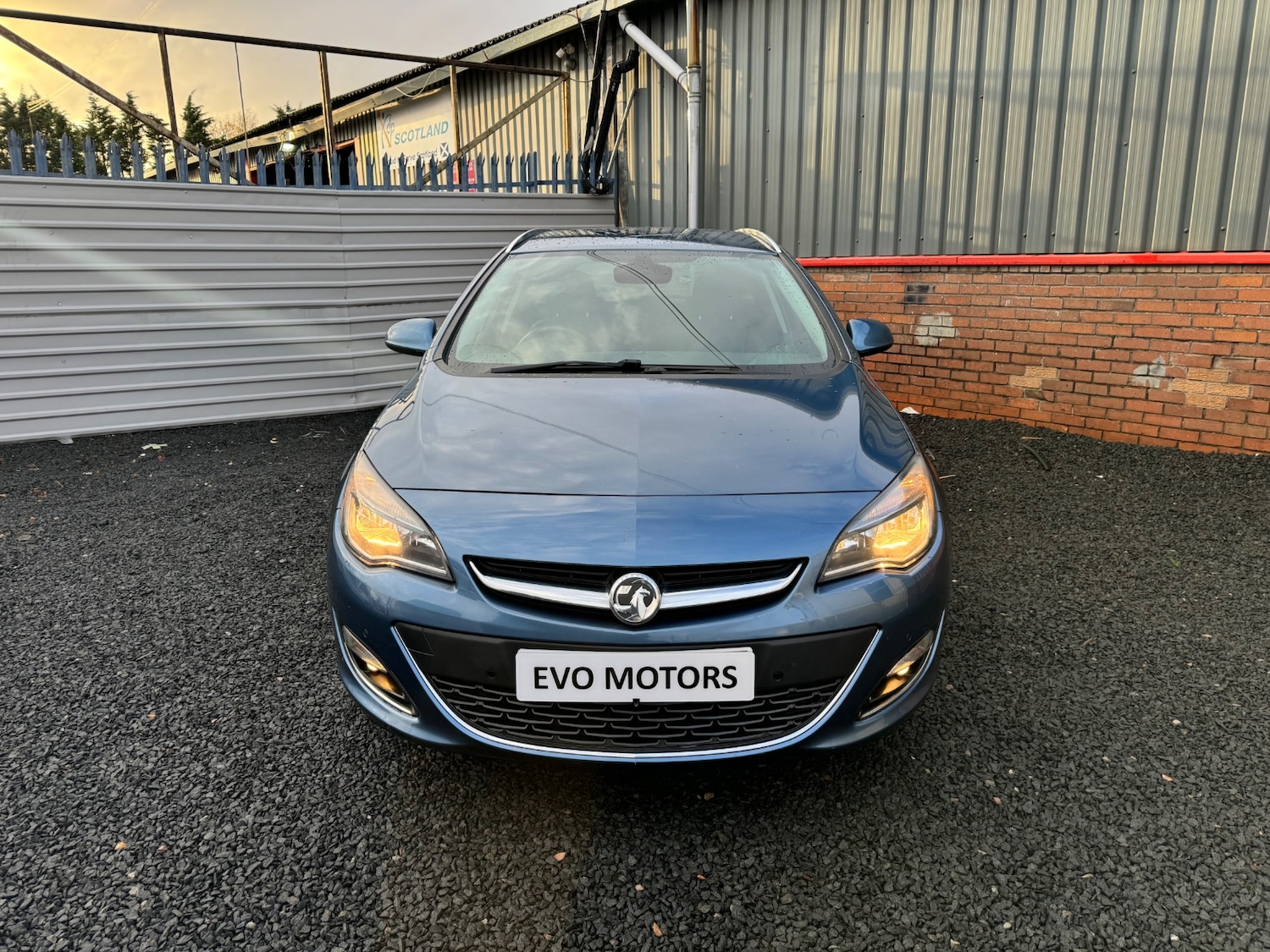 Used Vauxhall Astra 2015 for sale - 76479580: Photo 2