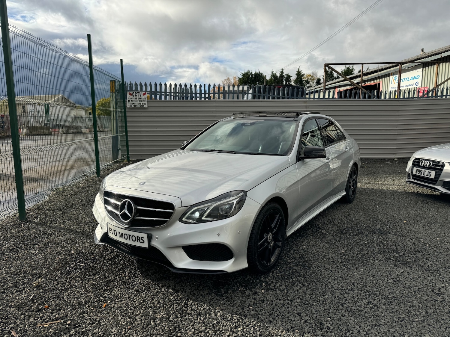 Used Mercedes-Benz E Class 2016 for sale - 76402872: Photo 1