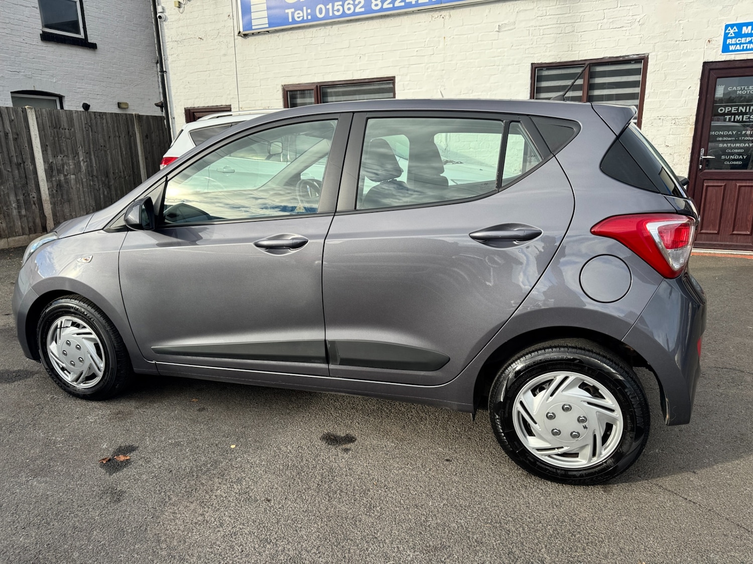 Used Hyundai i10 2015 for sale - 76736802: Photo 3