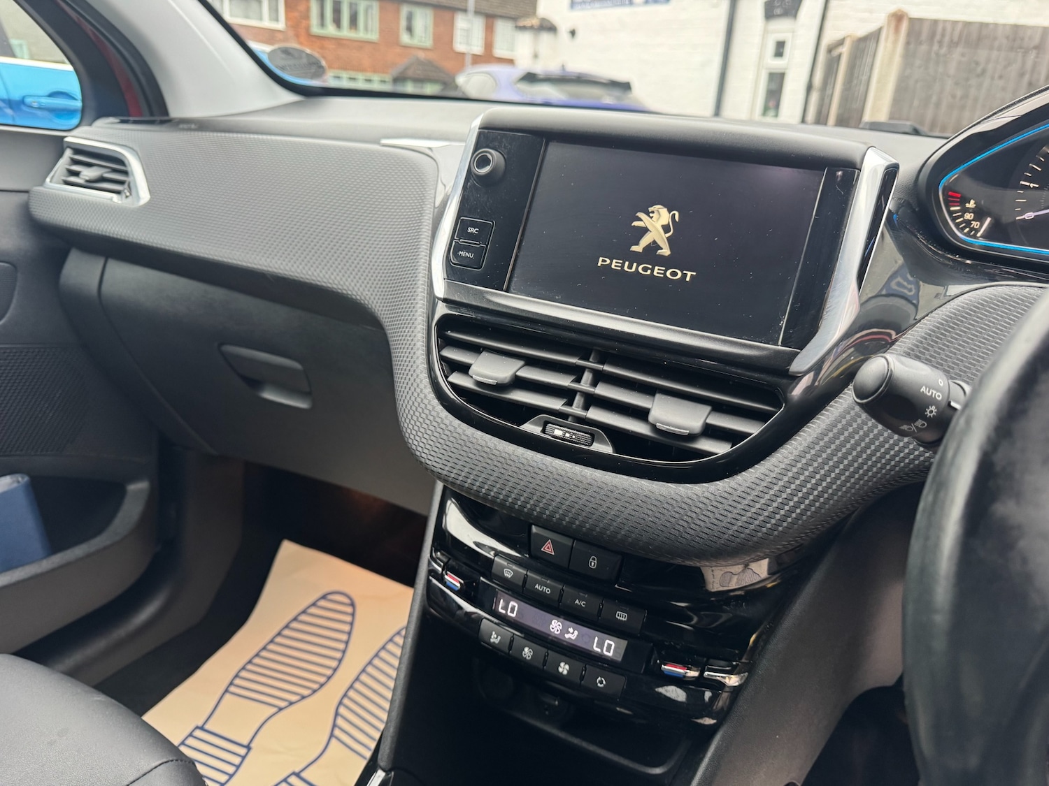 Used Peugeot 2008 2015 for sale - 76737907: Photo 9