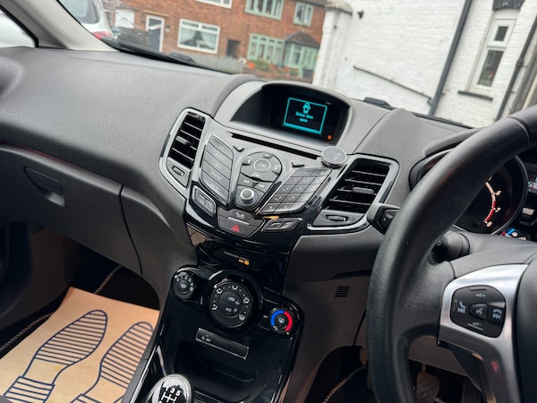 Used Ford Fiesta 2015 for sale - 76330060: Photo 10