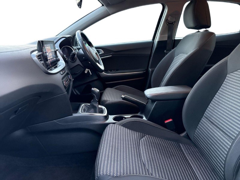 Used Kia XCeed 2023 for sale - 76981157: Photo 3