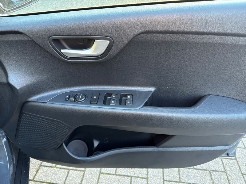 Used Kia Stonic 2023 for sale - 76981160: Photo 11