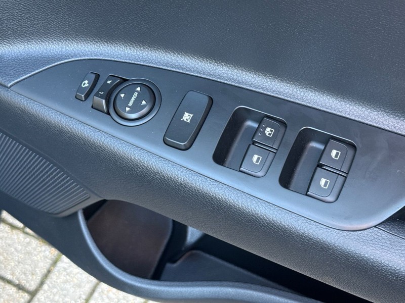 Used Kia Stonic 2023 for sale - 76981160: Photo 13