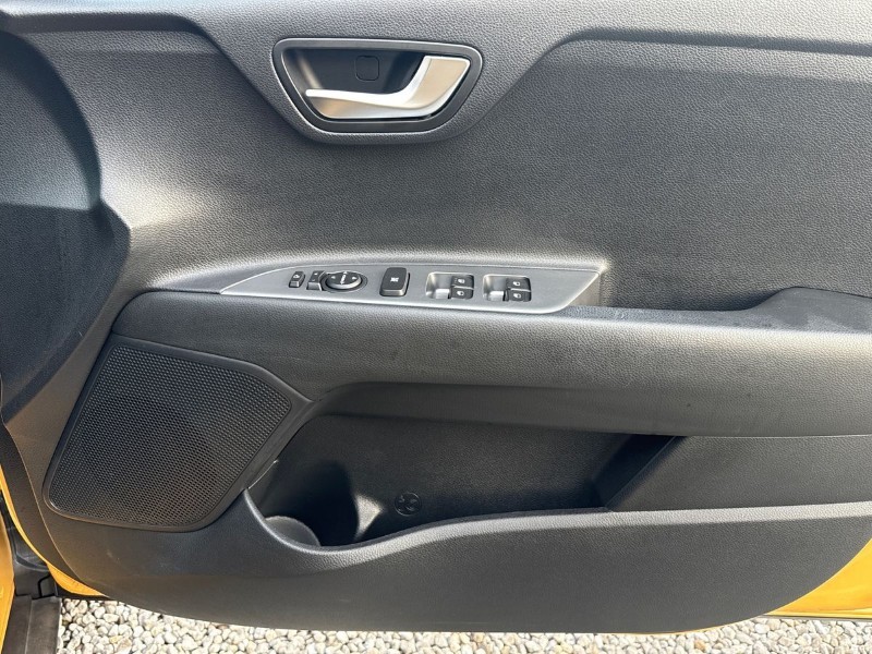 Used Kia Stonic 2023 for sale - 77420537: Photo 11