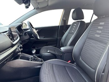 Used Kia Stonic 2023 for sale - 77420537: Photo