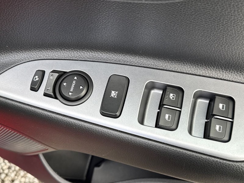 Used Kia Stonic 2022 for sale - 77778642: Photo 13