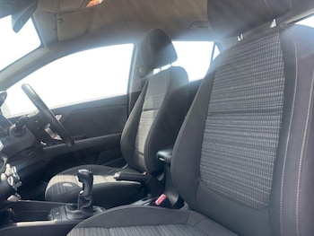 Used Kia Stonic 2023 for sale - 78984396: Photo