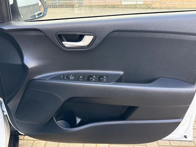 Used Kia Stonic 2022 for sale - 76980895: Photo 11