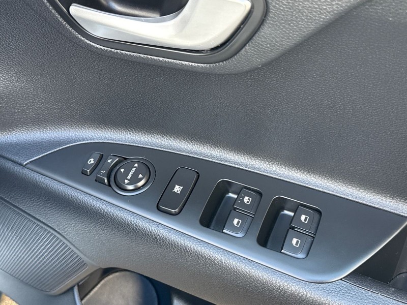 Used Kia Stonic 2022 for sale - 76980895: Photo 13