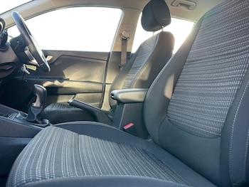 Used Kia Stonic 2023 for sale - 77492799: Photo