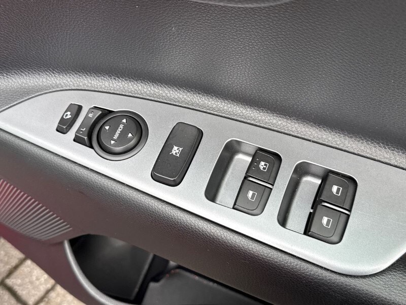 Used Kia Stonic 2024 for sale - 78190439: Photo 14