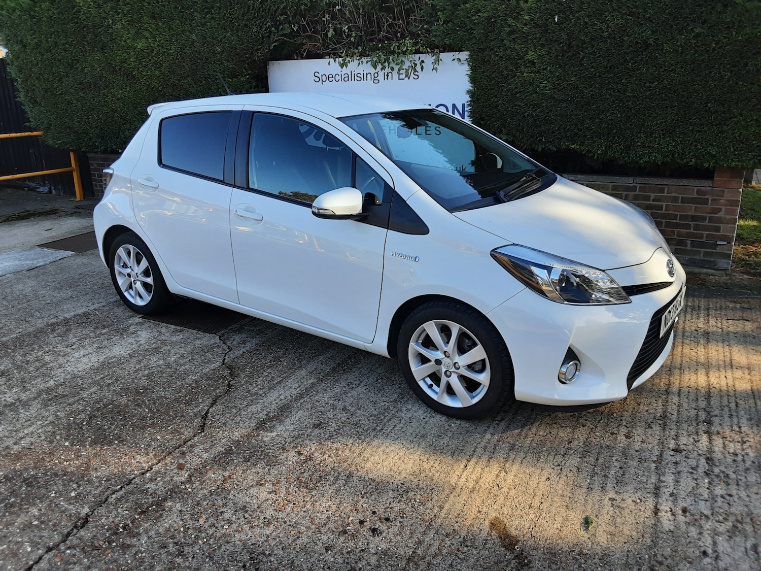 Used Toyota Yaris 2013 for sale - 76340401: Photo 2