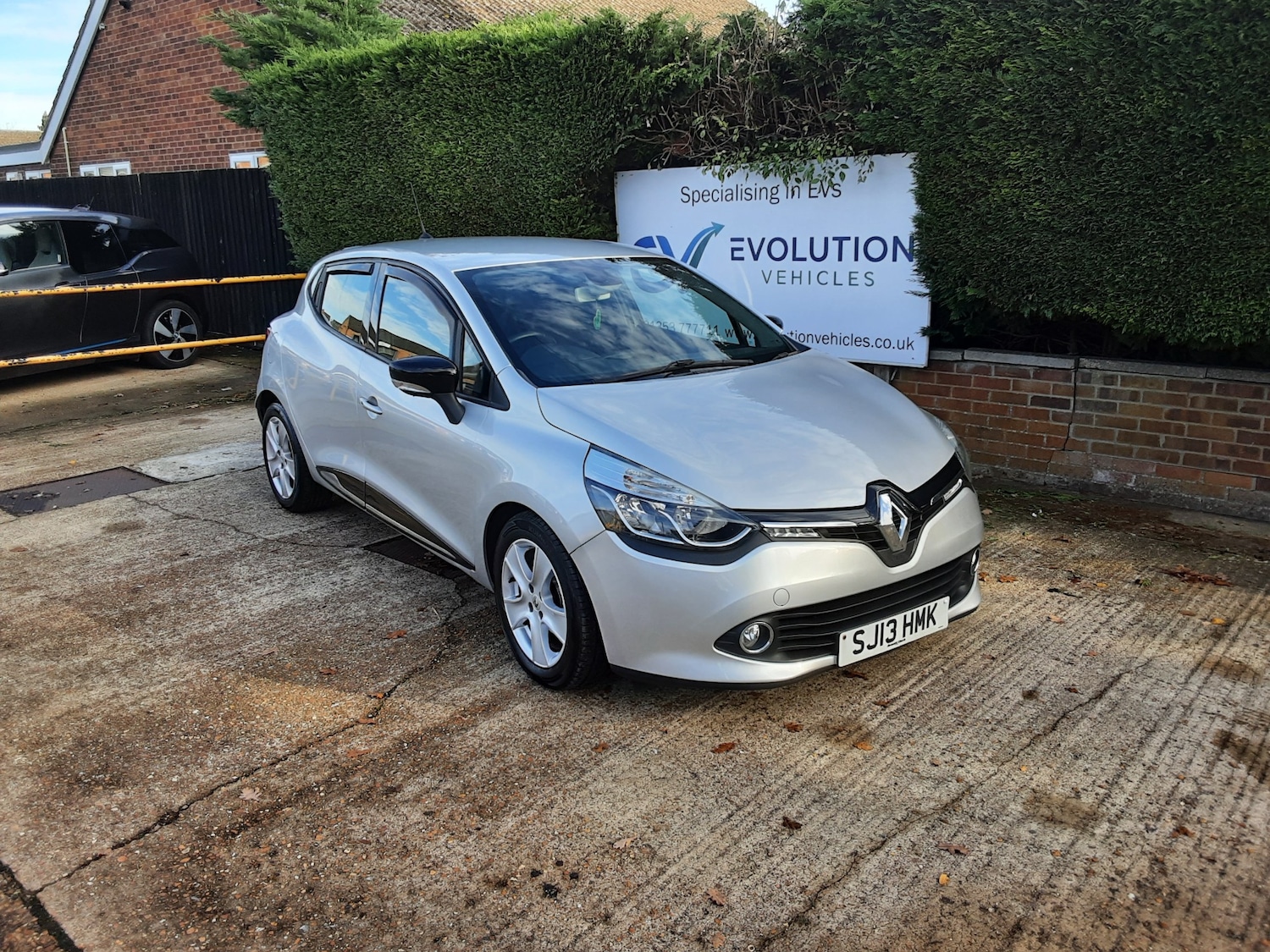 Used Renault Clio 2013 for sale - 76329861: Photo 2
