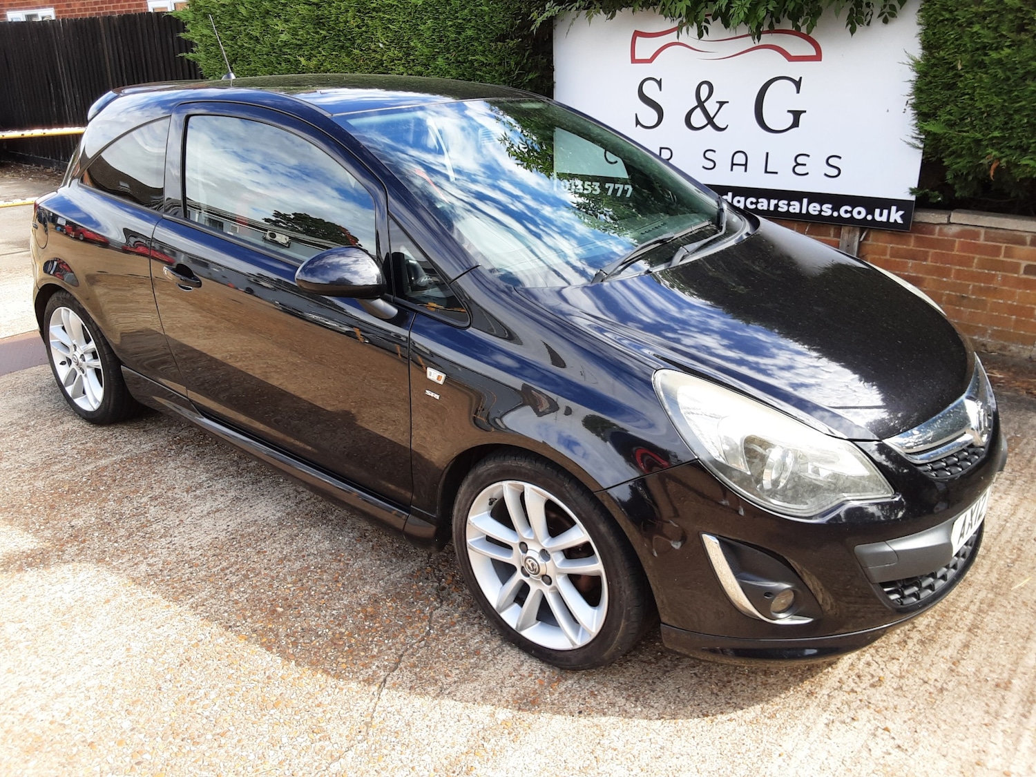 Used Vauxhall Corsa 2012 for sale - 75700411: Photo 2