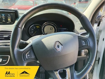 Used Renault Megane 2015 for sale - 79494647: Photo