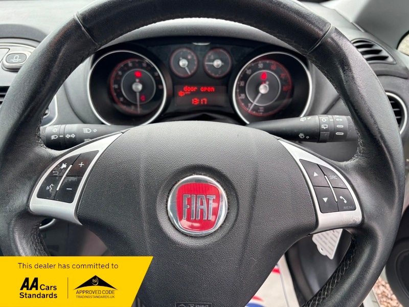 Used Fiat Punto 2015 for sale - 77622139: Photo 11