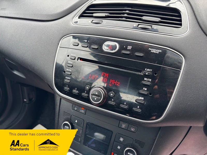 Used Fiat Punto 2015 for sale - 77622139: Photo 12