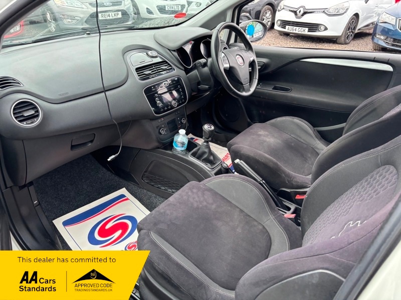 Used Fiat Punto 2015 for sale - 77622139: Photo 15