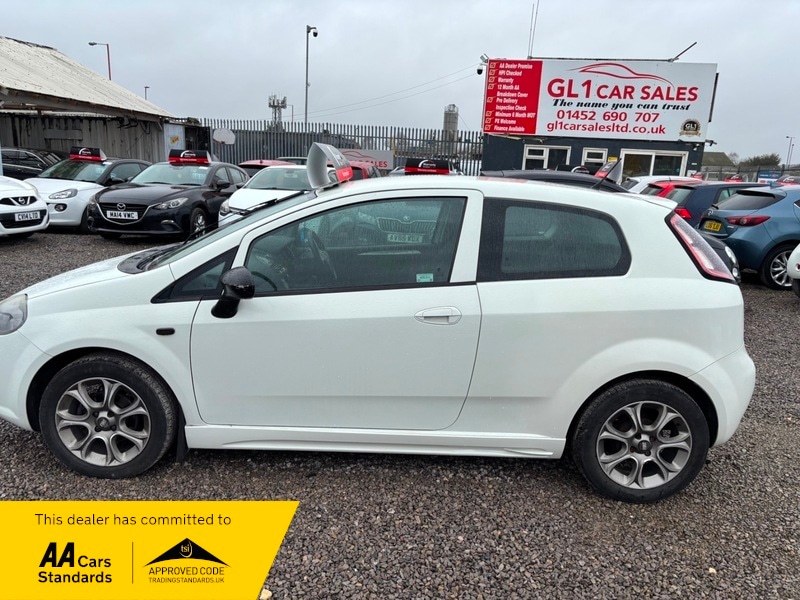 Used Fiat Punto 2015 for sale - 77622139: Photo 2