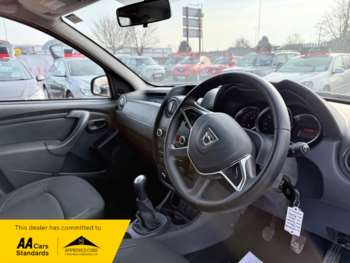 Used Dacia Duster 2017 for sale - 74460307: Photo