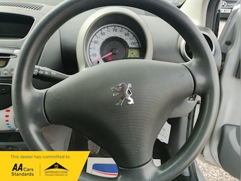 Used Peugeot 107 2010 for sale - 79563360: Photo