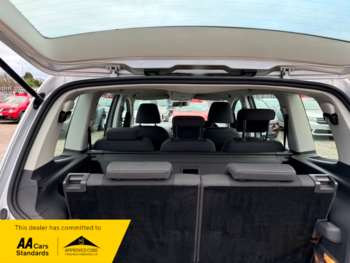 Used Volkswagen Touran 2011 for sale - 73137727: Photo