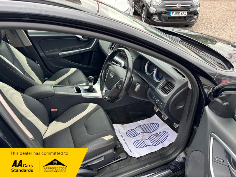 Used Volvo V60 2011 for sale - 76962928: Photo 2