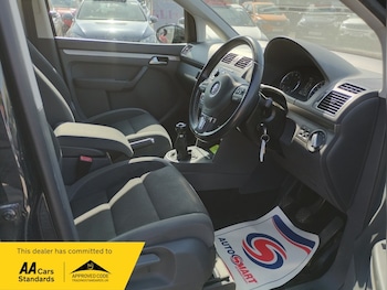 Used Volkswagen Touran 2012 for sale - 79409956: Photo