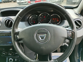 Used Dacia Duster 2015 for sale - 79574914: Photo